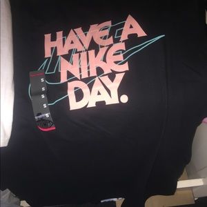 Nike Men’s Shirts & 1 Pair Of Joggers